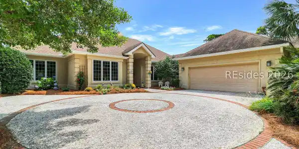 24 Glenmoor Place