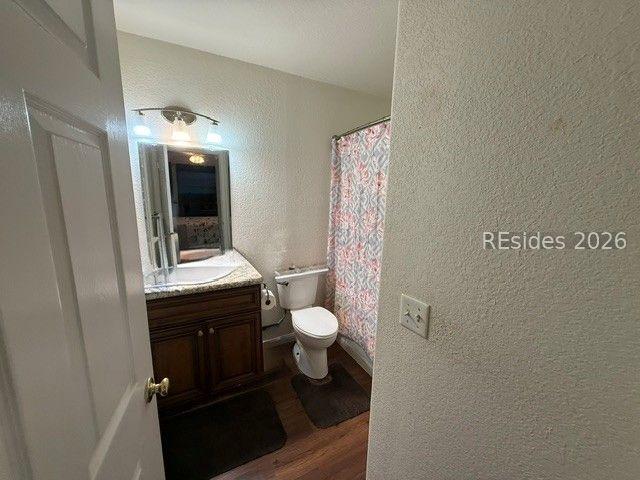 Image 3: Guest bath