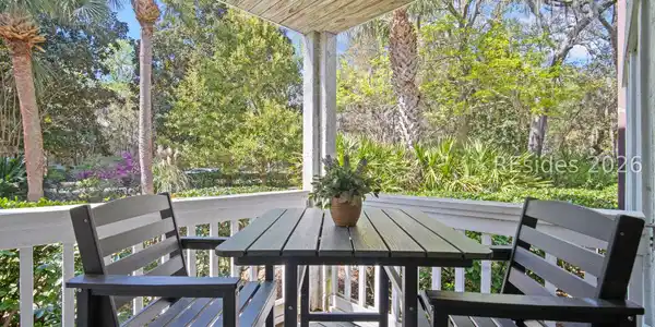 100 Colonnade Drive