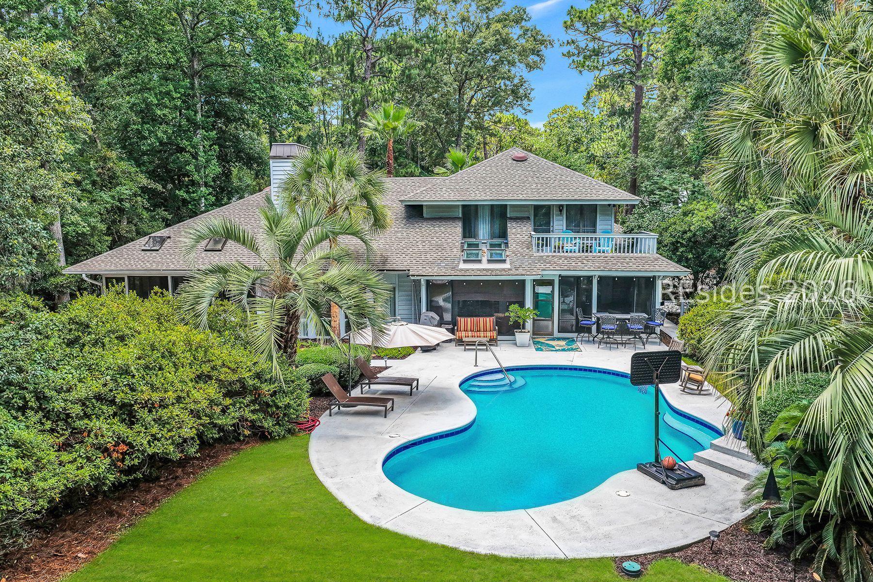 Image 2: Back & Private Pool Image 2: Back & Private Pool