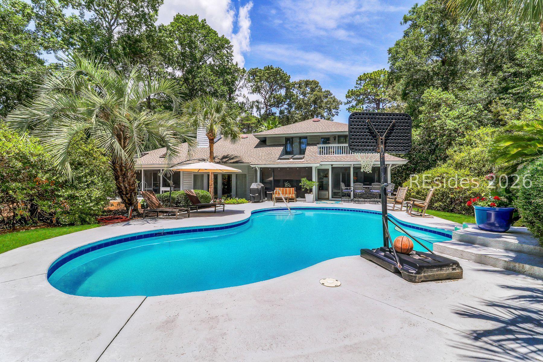 Image 4: Private Pool Image 4: Private Pool