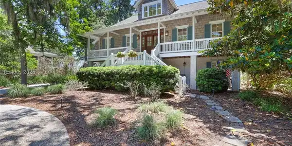 6 Lighthouse Court