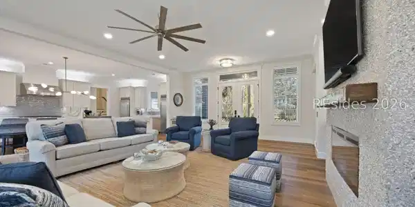 Image 4: Living Room Image 4: Living Room