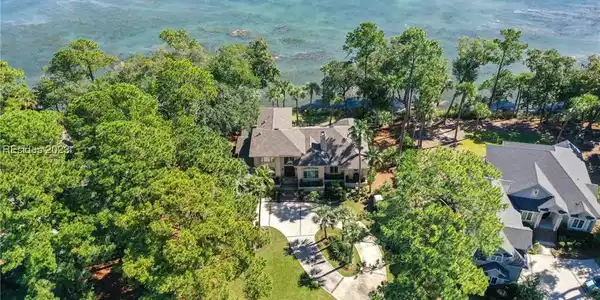 77 Peninsula Dr