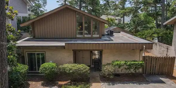 2 Windjammer Court