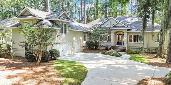47 Winding Oak Drive