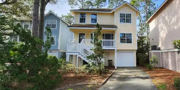 16 Pine Burr Road E