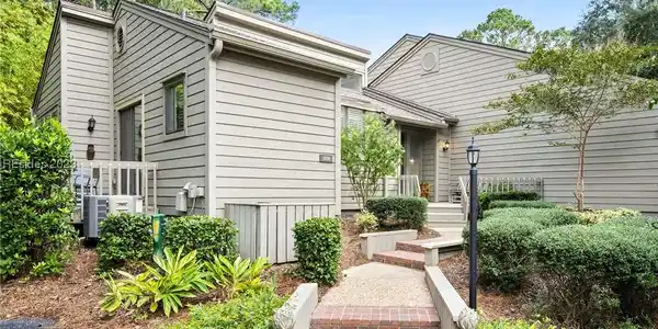 40 Planters Wood Drive