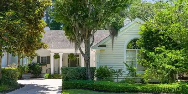 13 Crosstree Drive