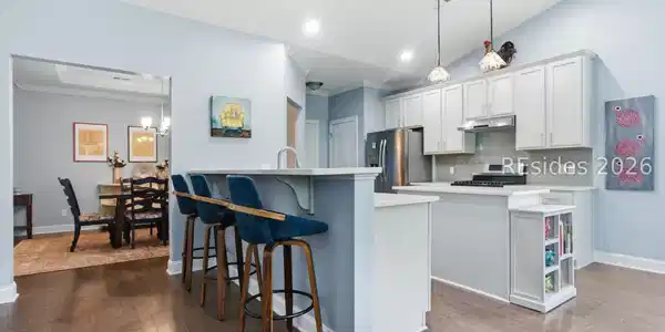 Image 3: Eat In Kitchen with Great Sightlines