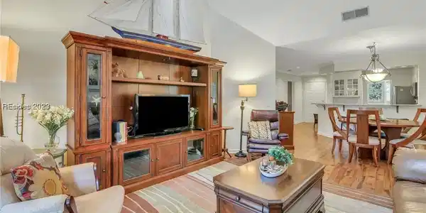 100 Colonnade Drive