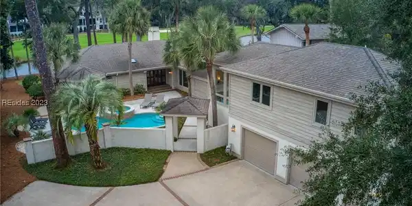 8 Beach Lagoon Road
