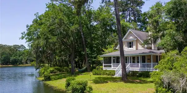 25 Gleneagles Court