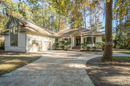 49 Winding Oak Drive