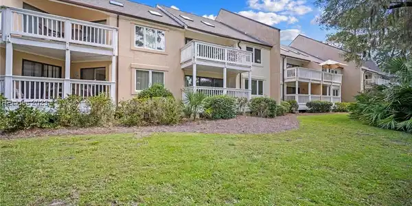 100 Colonnade Drive