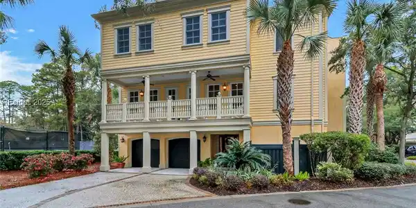 8 Leeward Passage