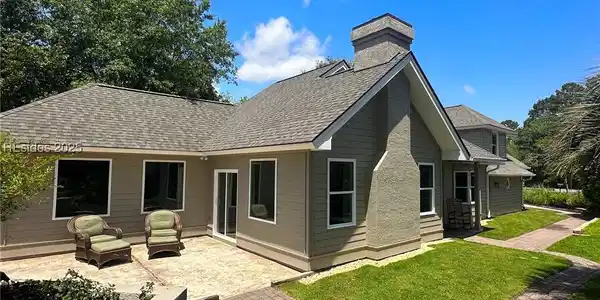 10 Royal Pointe Drive