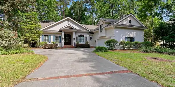 11 E Summerton Court