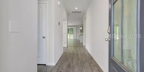 Image 4: Foyer entrance