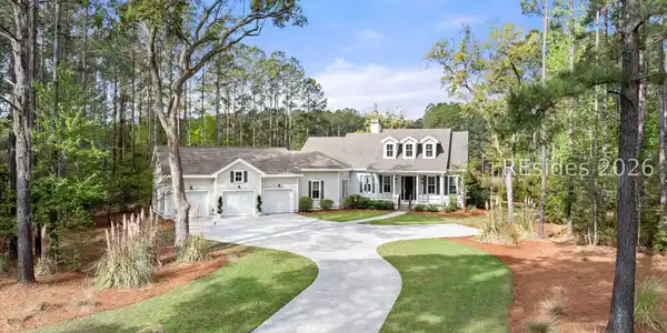 8 Foxchase Lane