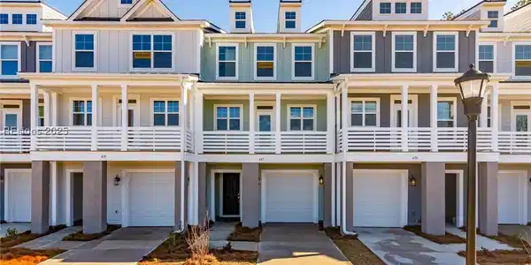 437 Parkside Commons