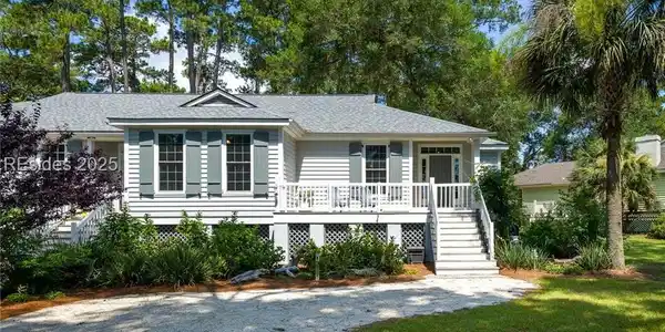 135 AVE OF OAKS