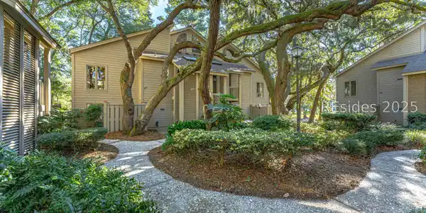20 Queens Folly Road