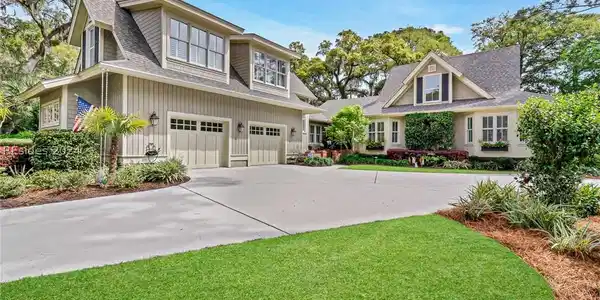 31 Heritage Road