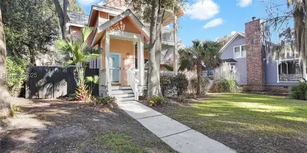 11 Holbrook Drive