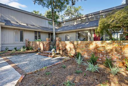 5 Pine Island Road