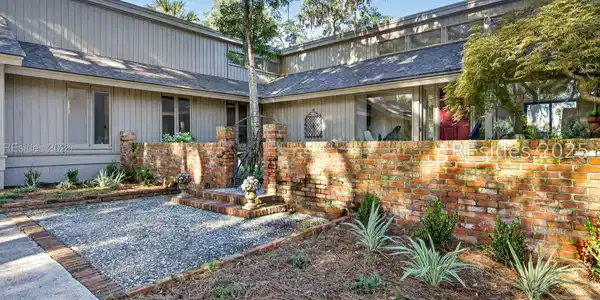 5 Pine Island Road