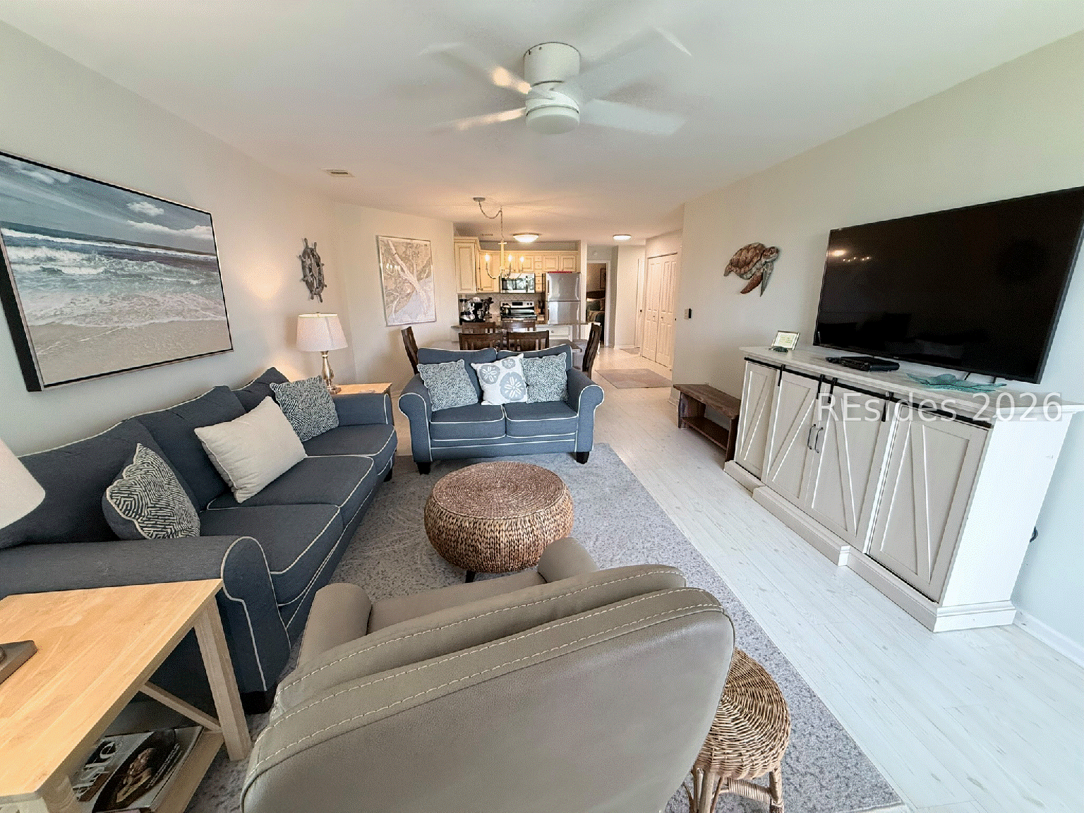 Image 1: Living Area