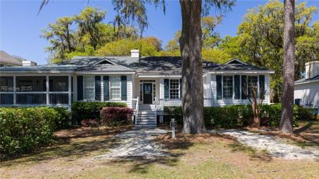 115 Ave Of Oaks
