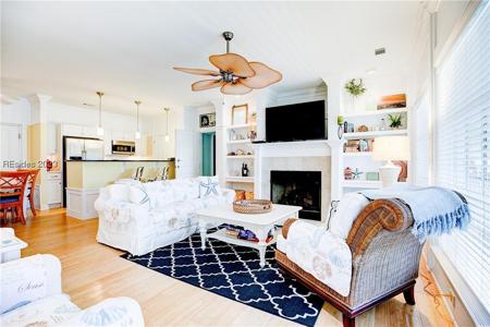 107 Avenue Of Oaks