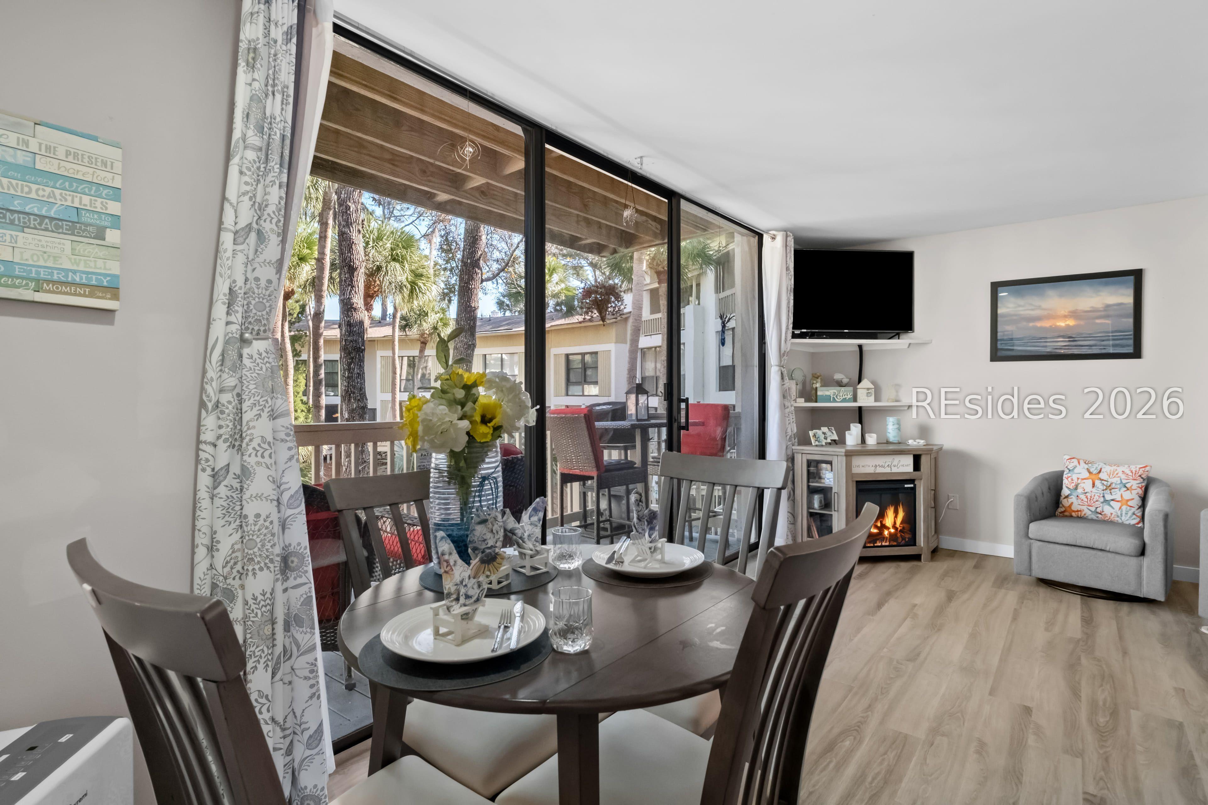 Image 4: Dining table