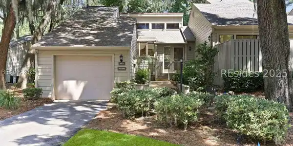 40 Planters Wood Drive