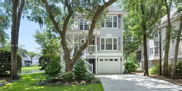 61 Victoria Square Drive