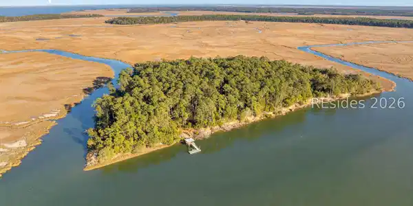 Image 2: 19.78 Acre Private Island, Private Dock Image 2: 19.78 Acre Private Island, Private Dock