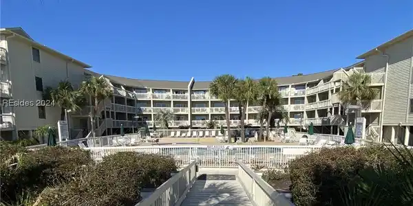 118 The Breakers