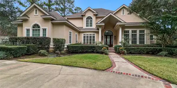 14 Lancaster Boulevard