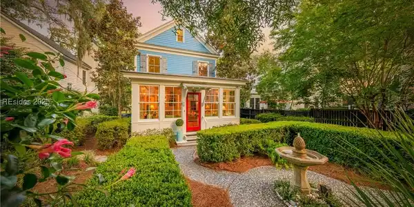 18 Oak Pond Passage