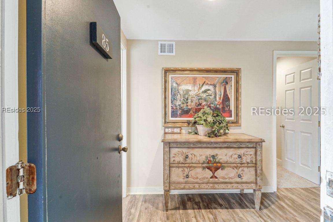 Image 4: Foyer