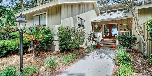 20 Foxbriar Lane