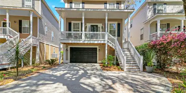 5 Gold Oak Court