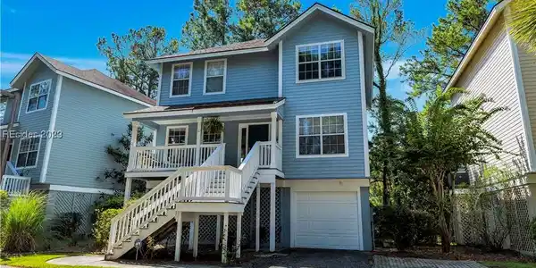10 Pine Burr Road E