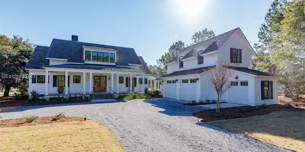11 Greeters Lane