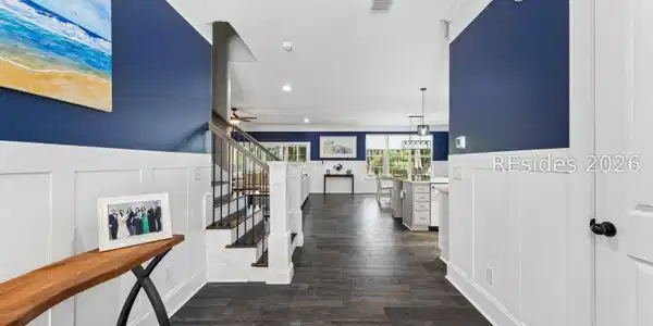 Image 3: Foyer