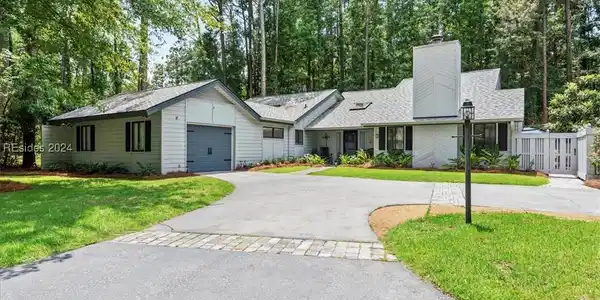 8 Arrow Wood Road