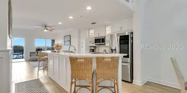 Image 2: Deluxe Kitchen Image 2: Deluxe Kitchen