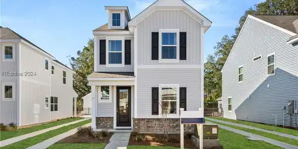 154 Standing Oaks Drive